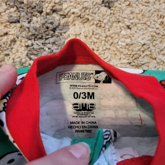 NWT 0-3months green peanuts Christmas sleeper - Picture 3 of 6